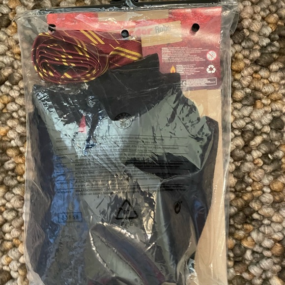 Gryffindor Robe Child Size Large - Picture 3 of 5